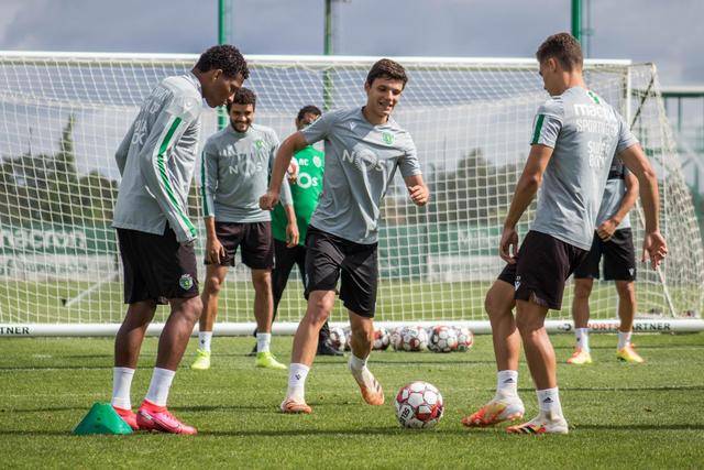 赵继伟19+7弗格23分 辽宁6人上双大胜江苏